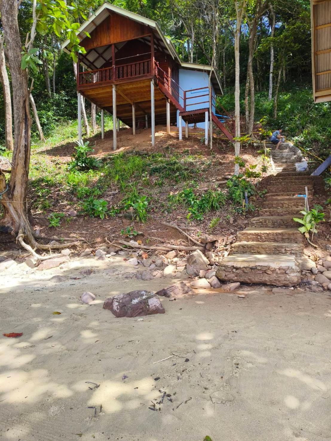 Kohjum Seafront Resort Koh Jum Exterior photo