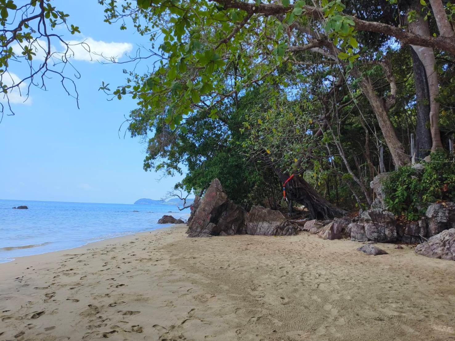 Kohjum Seafront Resort Koh Jum Exterior photo