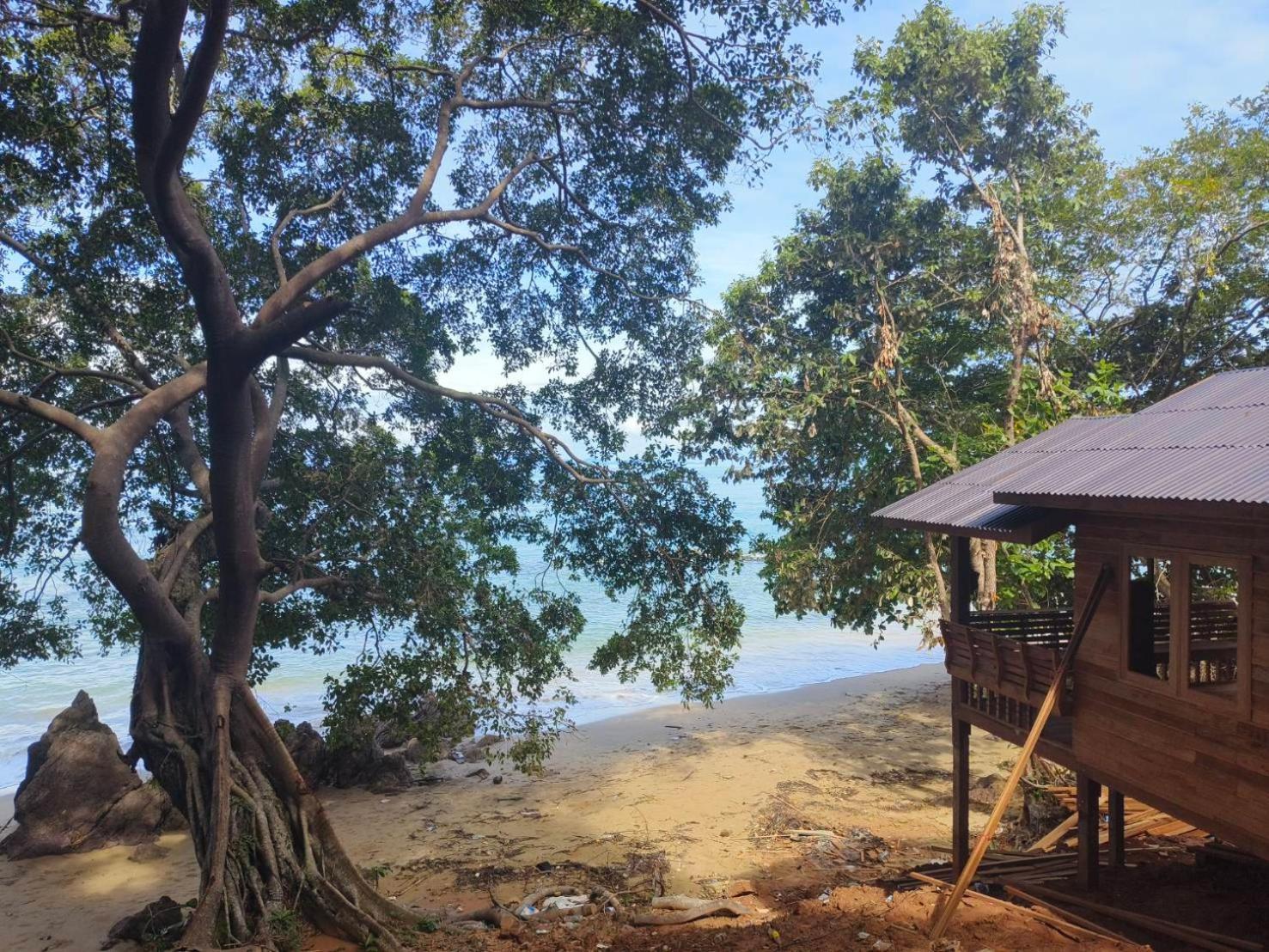 Kohjum Seafront Resort Koh Jum Exterior photo