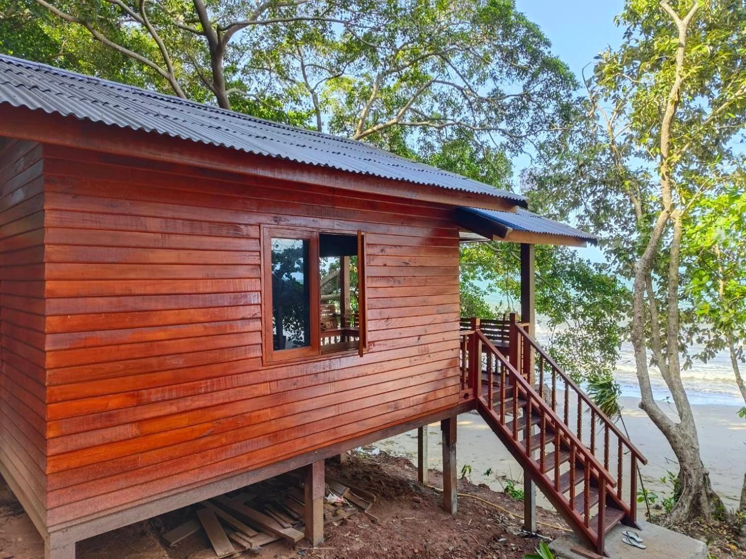 Kohjum Seafront Resort Koh Jum Exterior photo